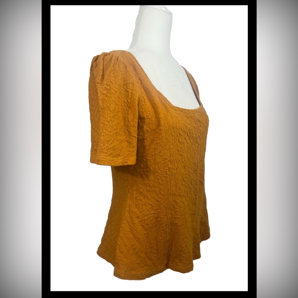 Anthropologie Ett:Twa Wesley Gold Textured Short Sleeve Blouse Size Medium - Picture 2 of 7
